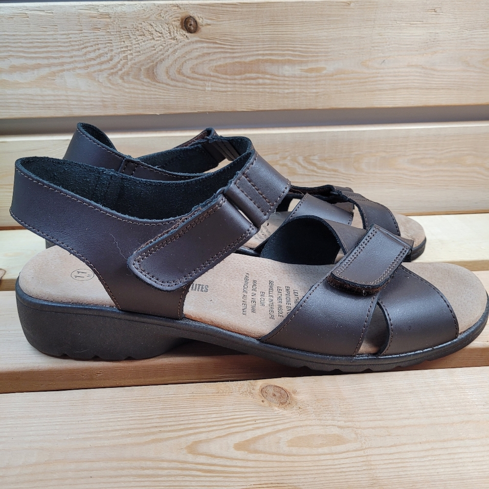 Tender tootsie sandals women size 11M